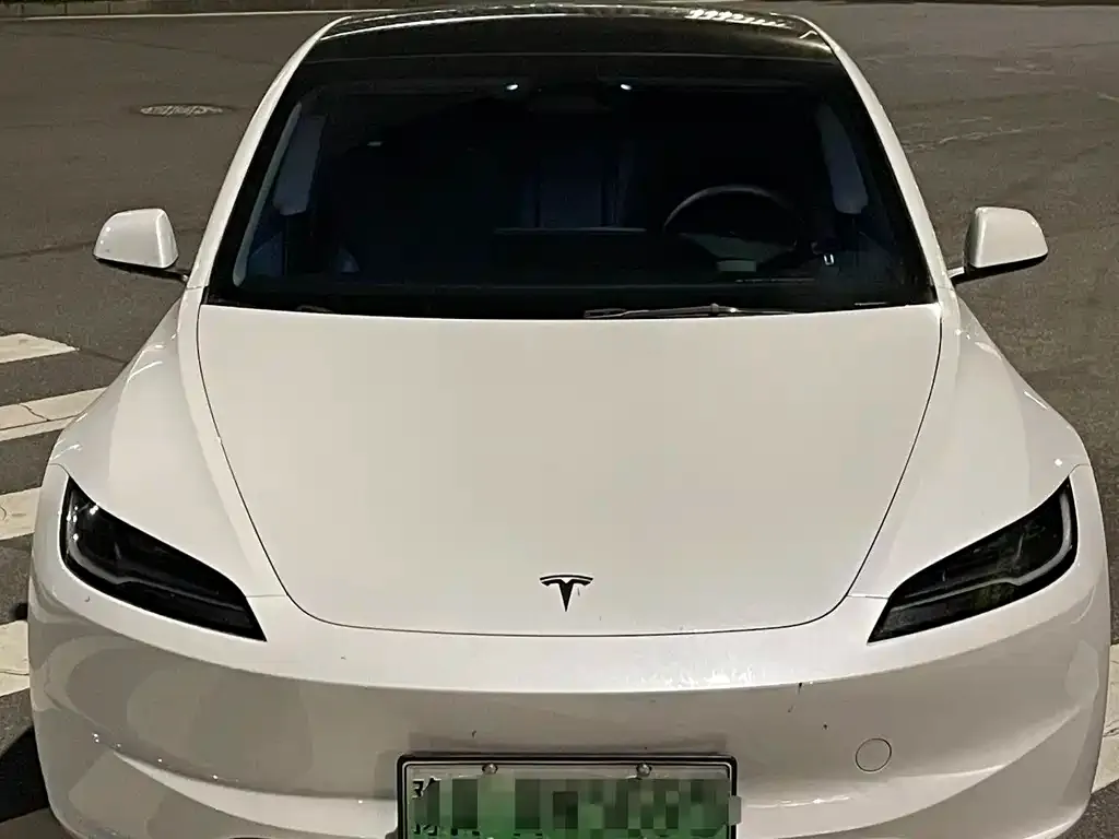 Tesla Model 3 — фото 1