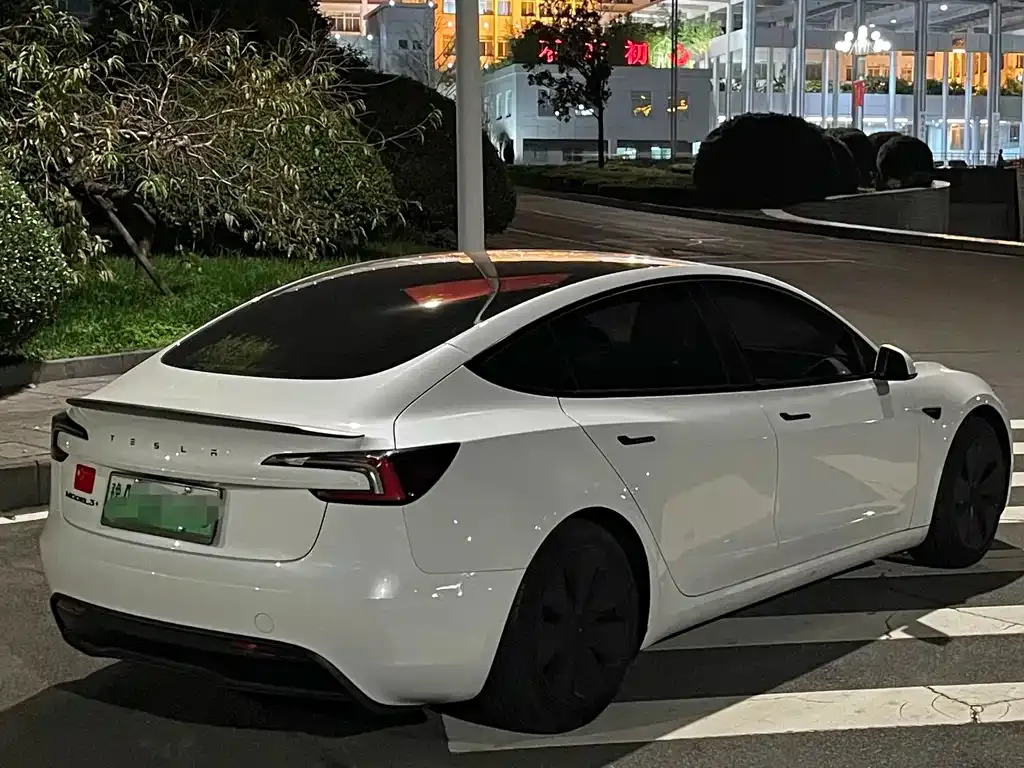 Tesla Model 3 — фото 7