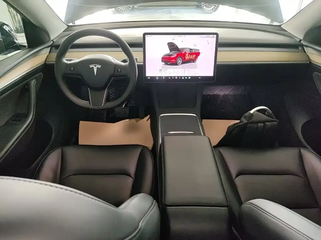 Tesla Model Y — фото 4