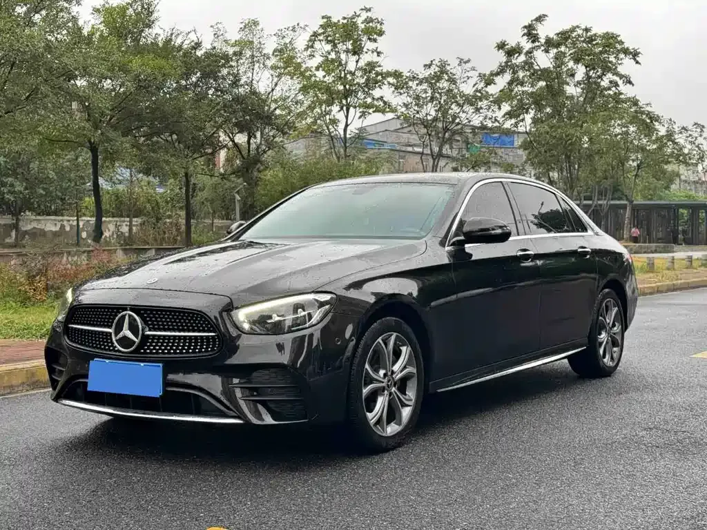 Mercedes-Benz E-Class — фото 1