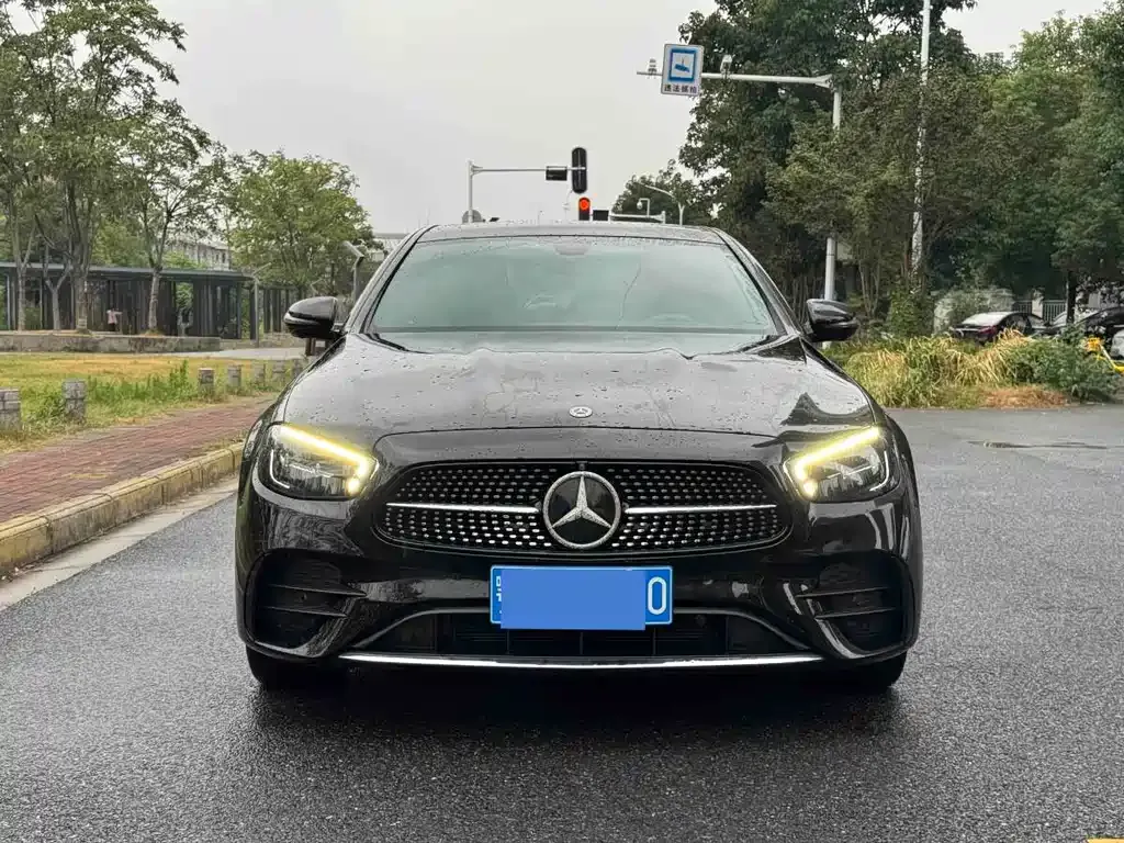 Mercedes-Benz E-Class — фото 4