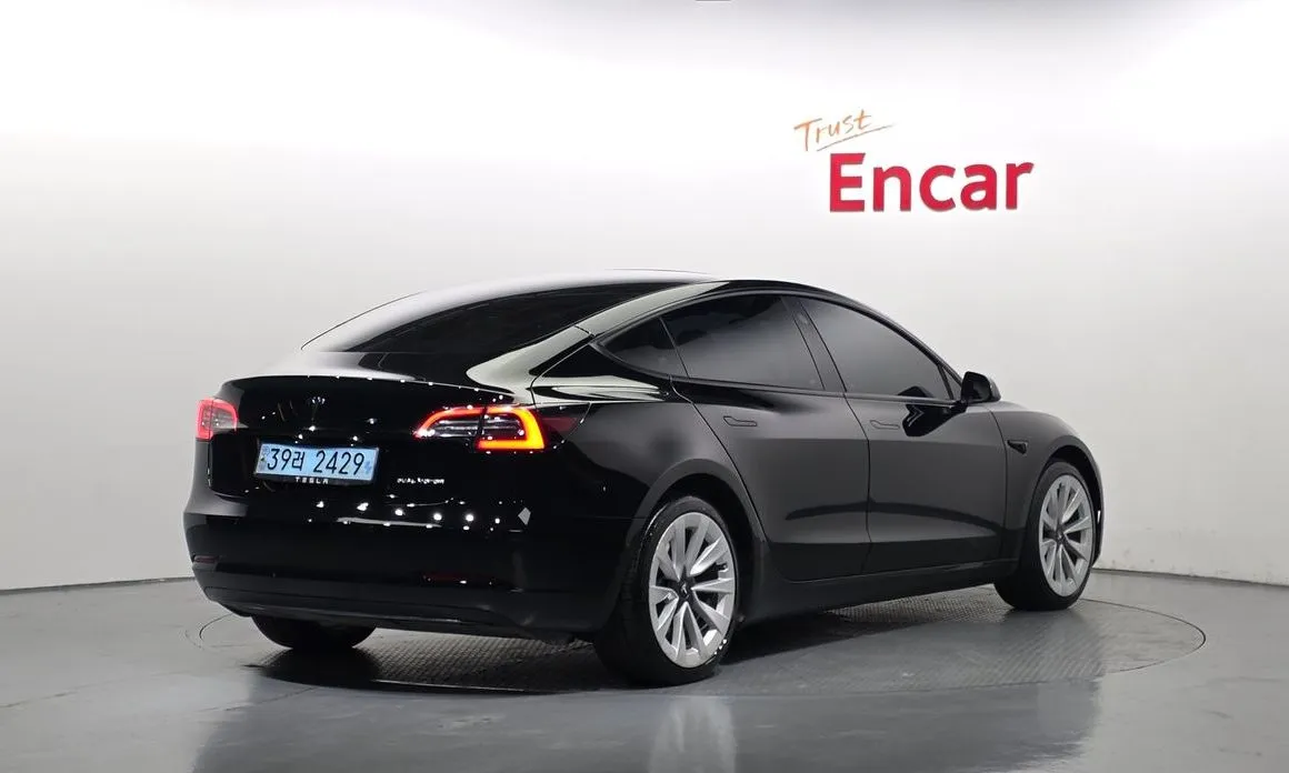 Tesla Model 3 — фото 5
