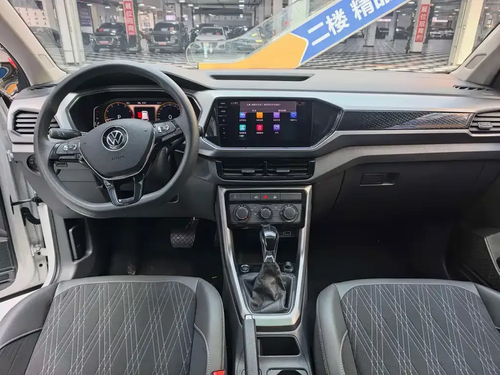 Volkswagen T-Cross — фото 10