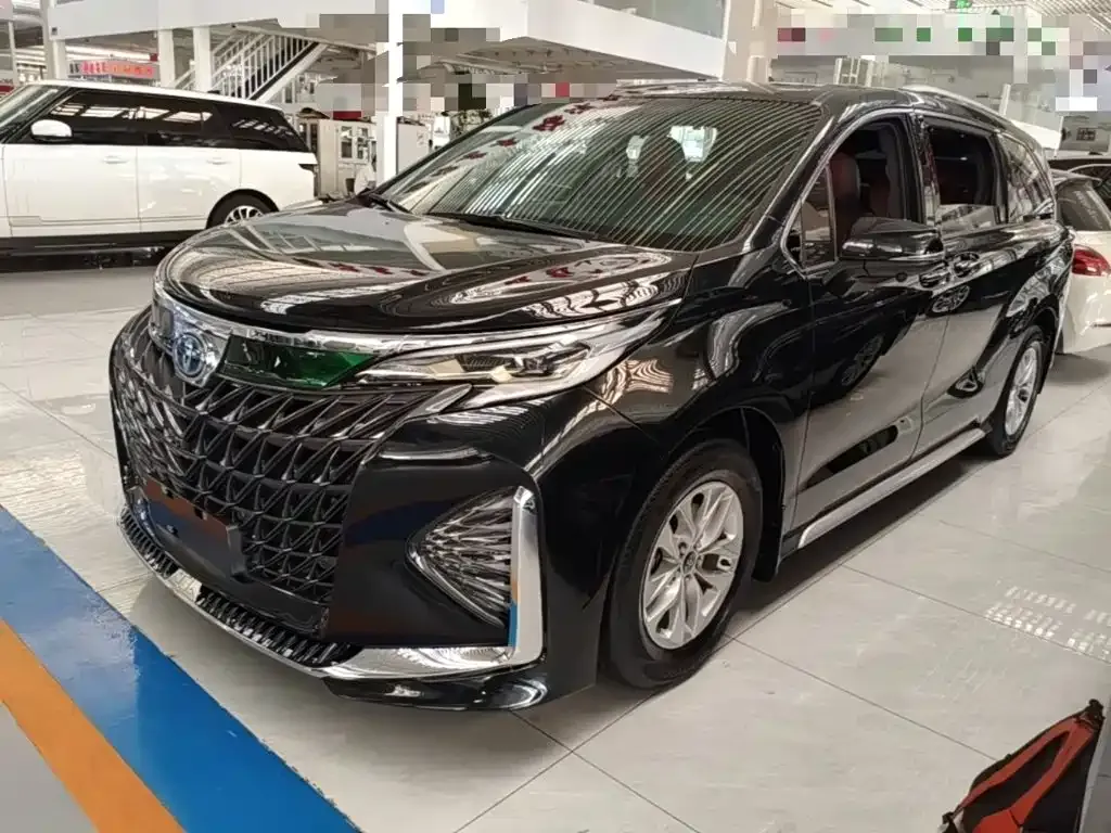 Toyota Granvia — фото 6