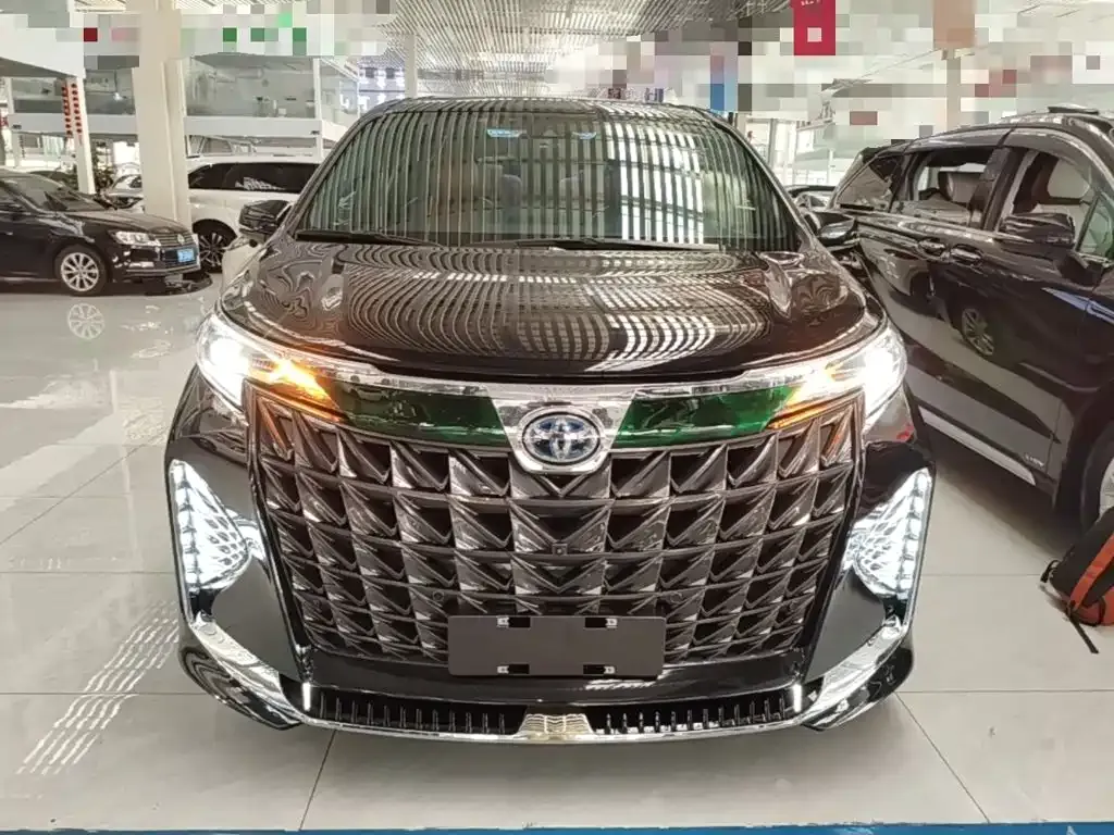 Toyota Granvia — фото 3