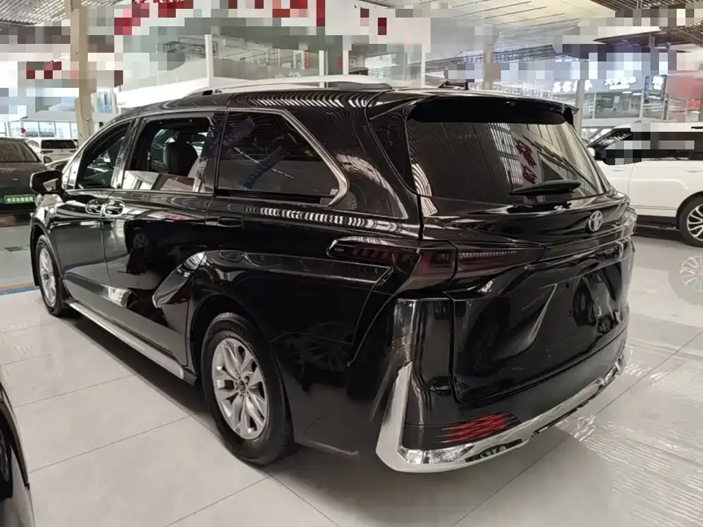 Toyota Granvia — фото 10