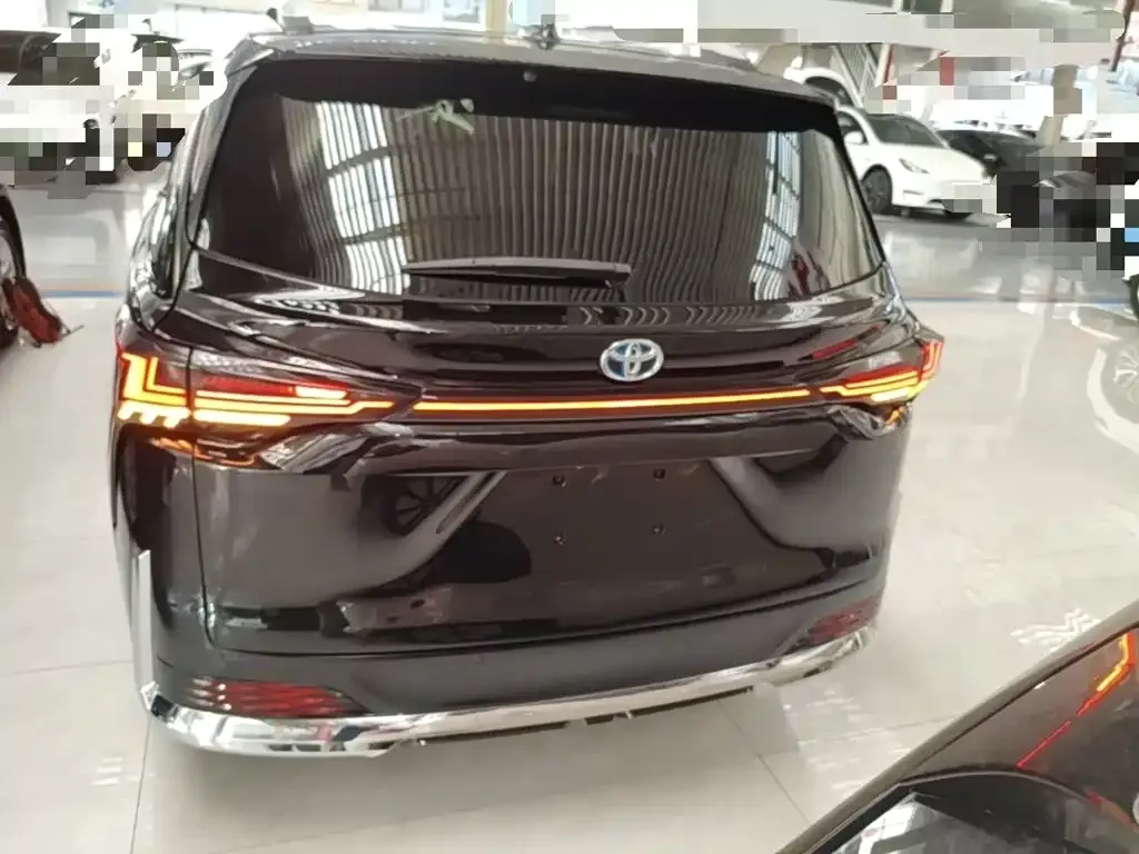 Toyota Granvia — фото 5
