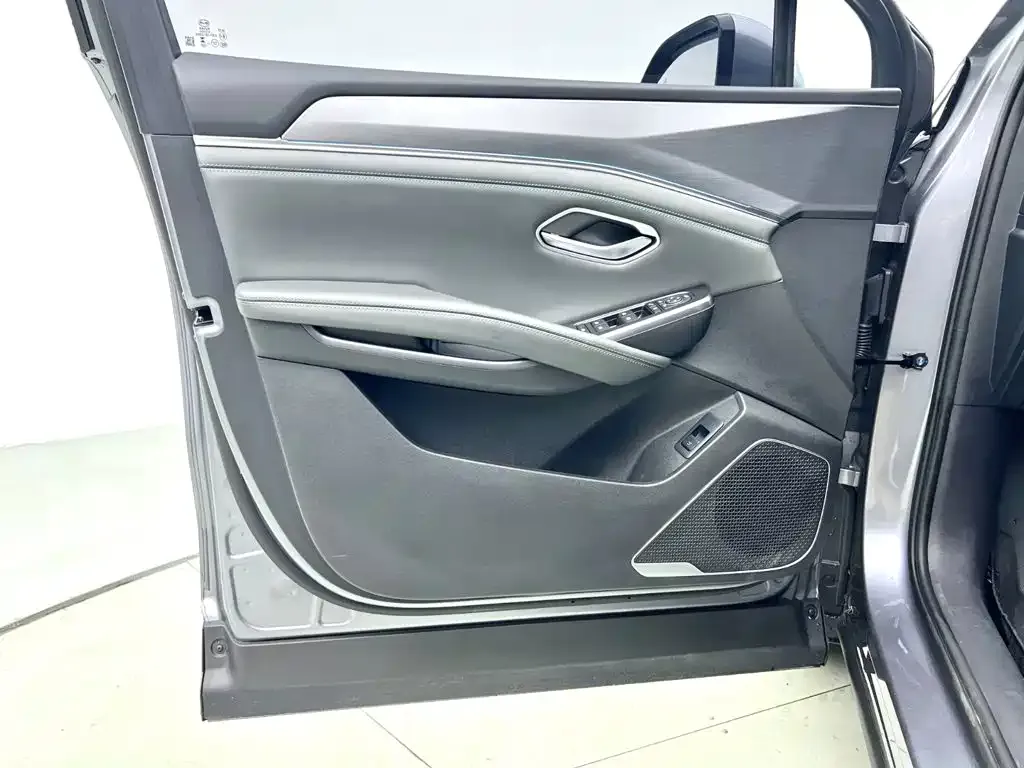BYD L DM-i — фото 6