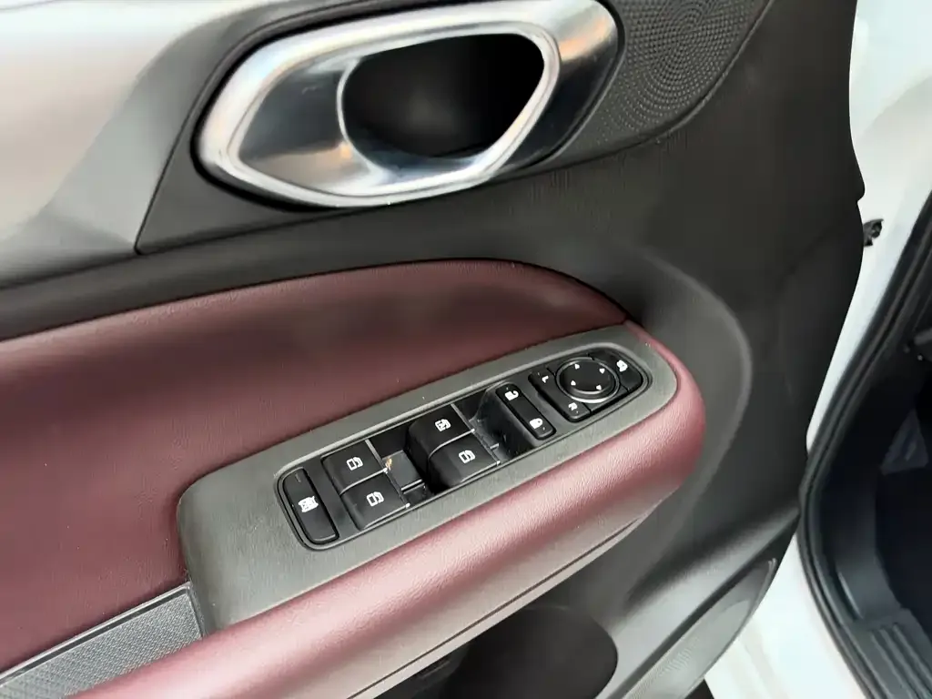 GAC Motor Trumpchi M6 — фото 8