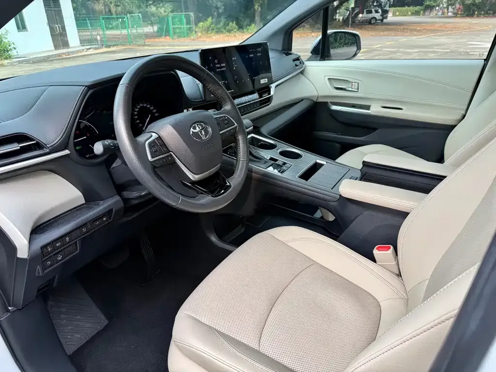 Toyota Granvia — фото 9
