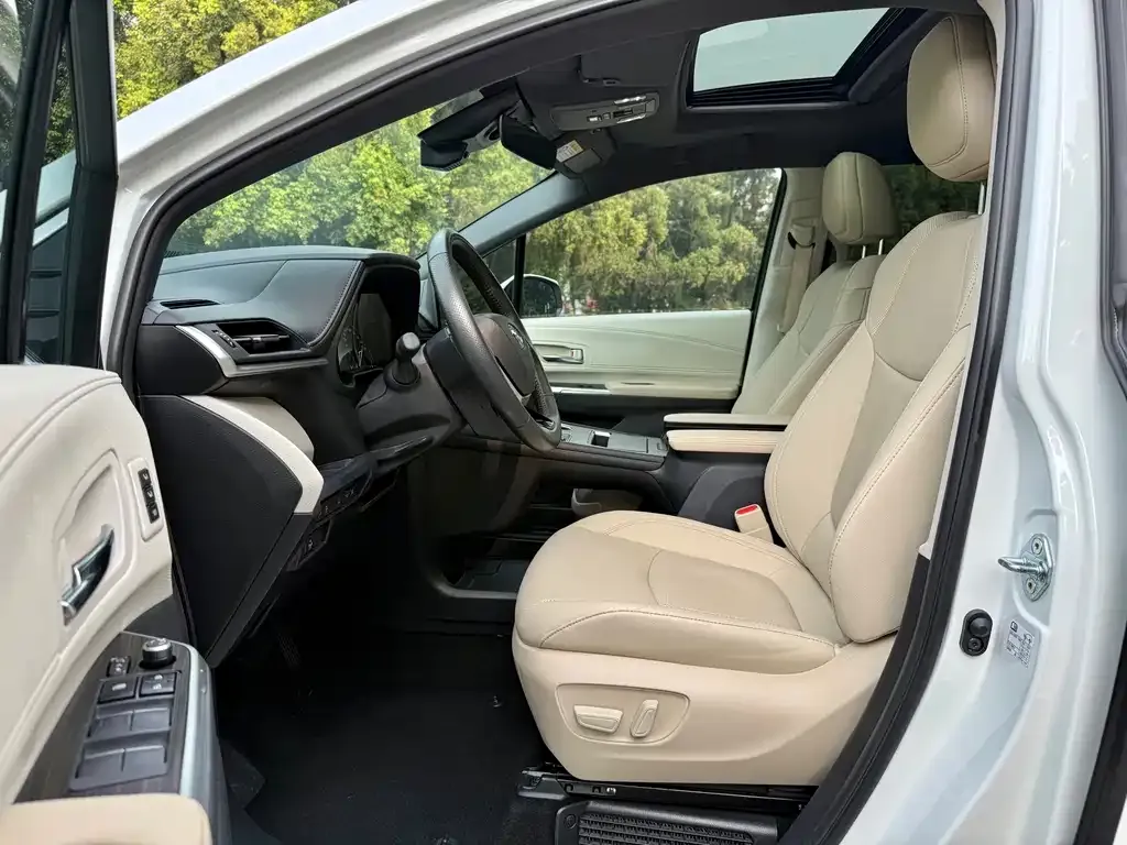 Toyota Granvia — фото 6