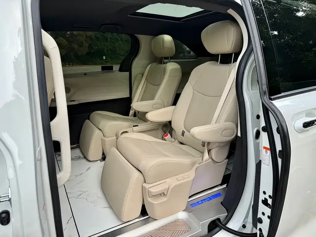 Toyota Granvia — фото 3