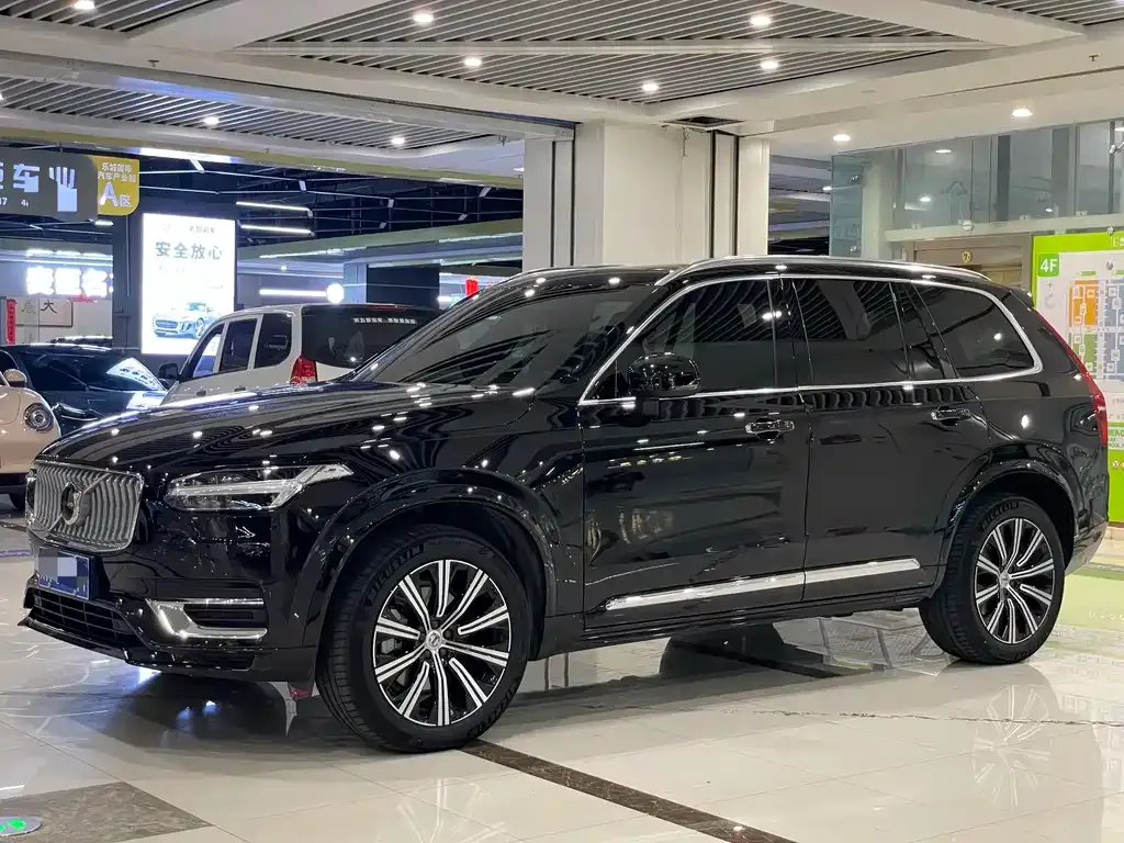 Volvo XC90 — фото 1