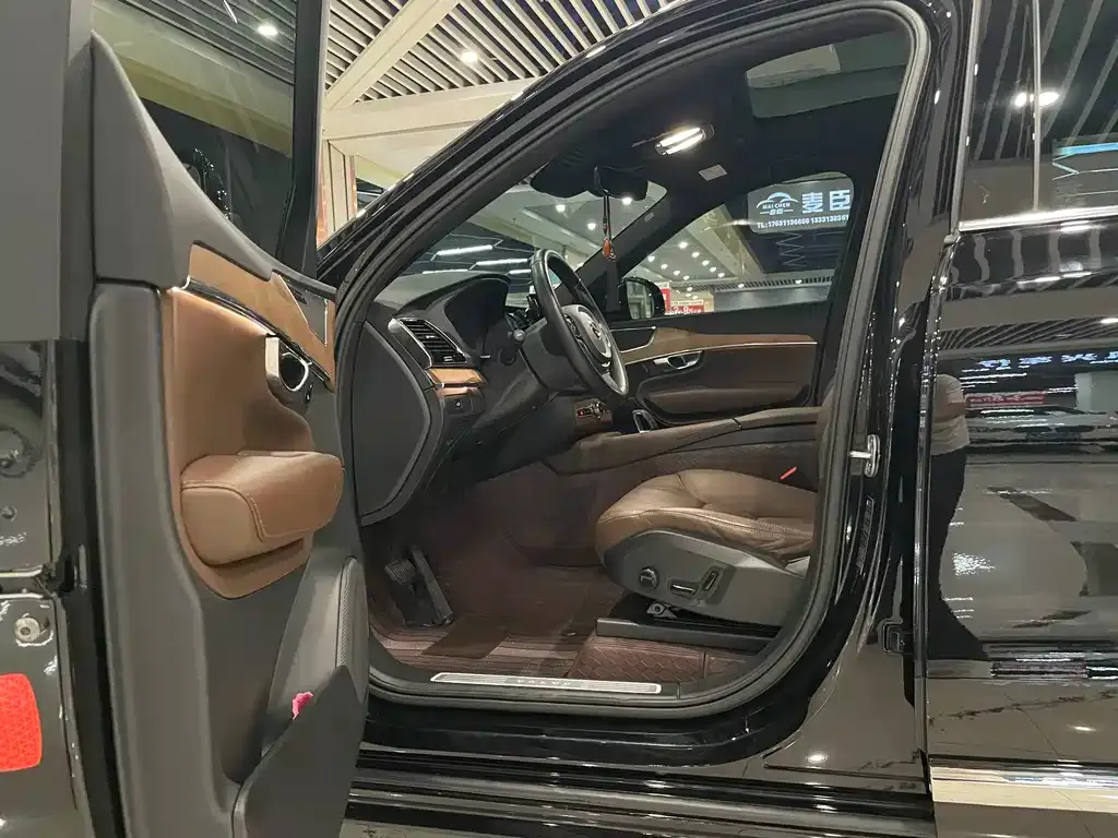 Volvo XC90 — фото 9