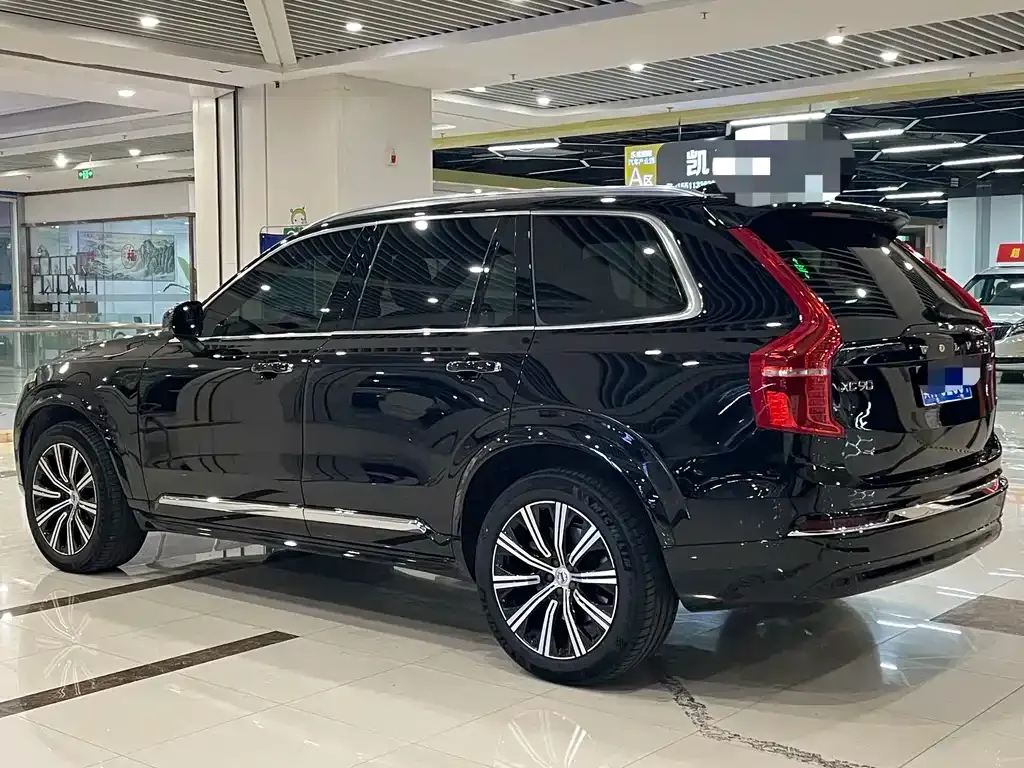 Volvo XC90 — фото 8