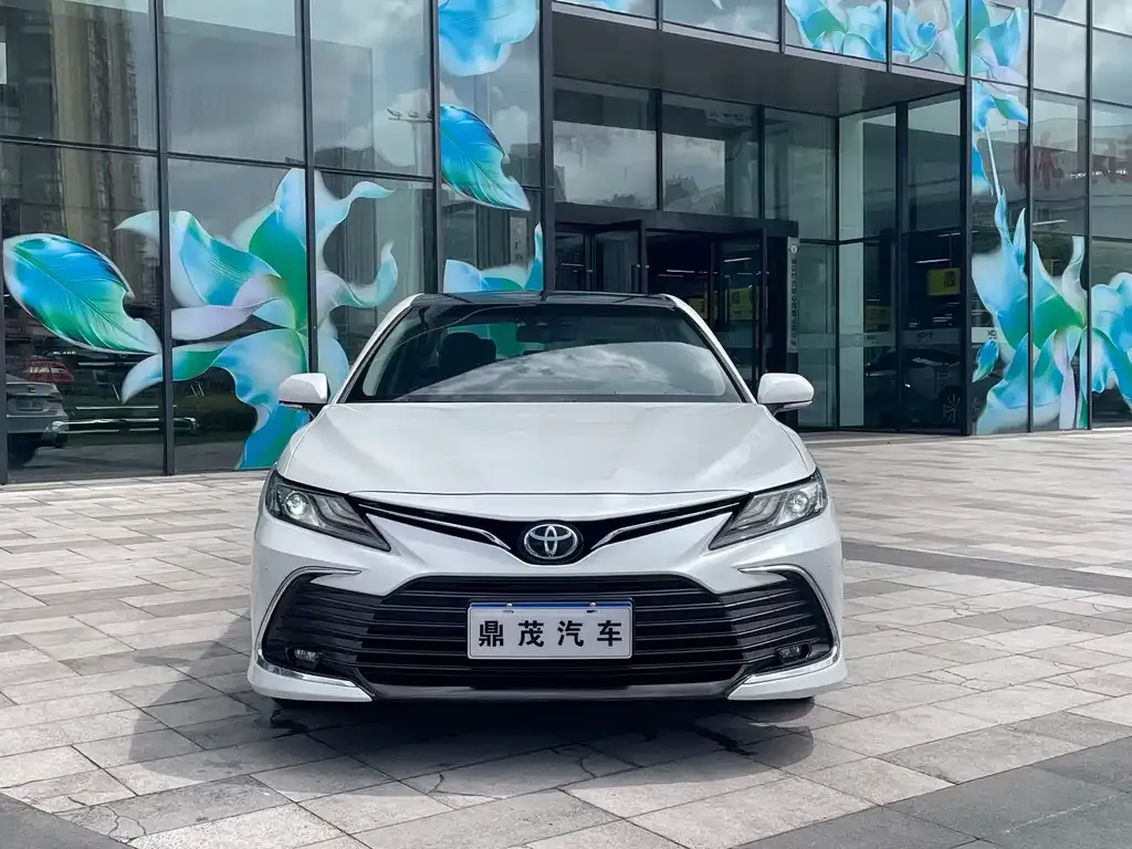 Toyota Camry — фото 5