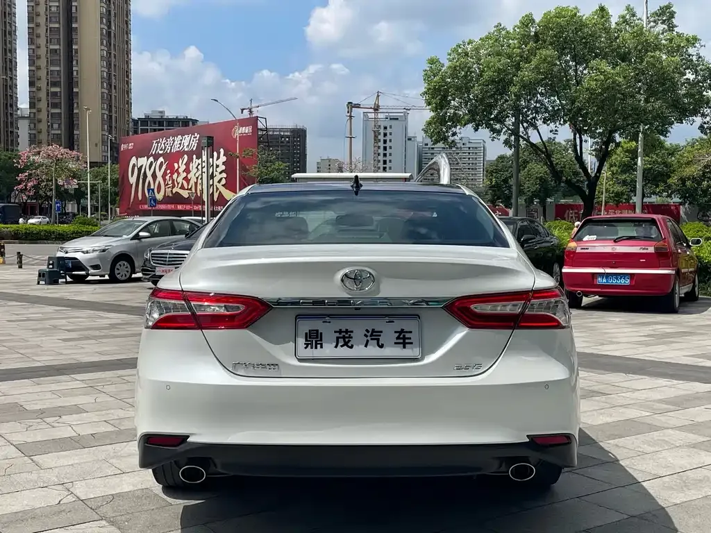 Toyota Camry — фото 4
