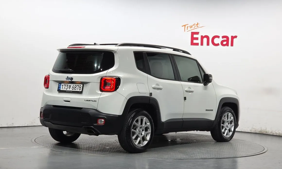Jeep Renegade — фото 3