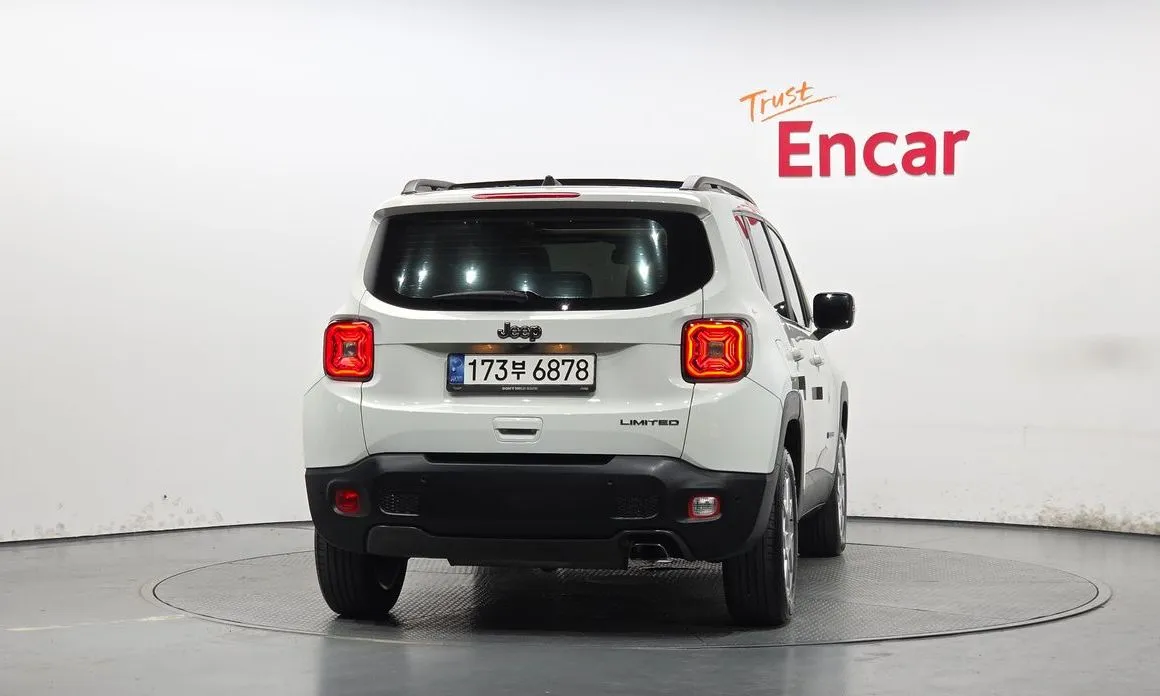 Jeep Renegade — фото 5
