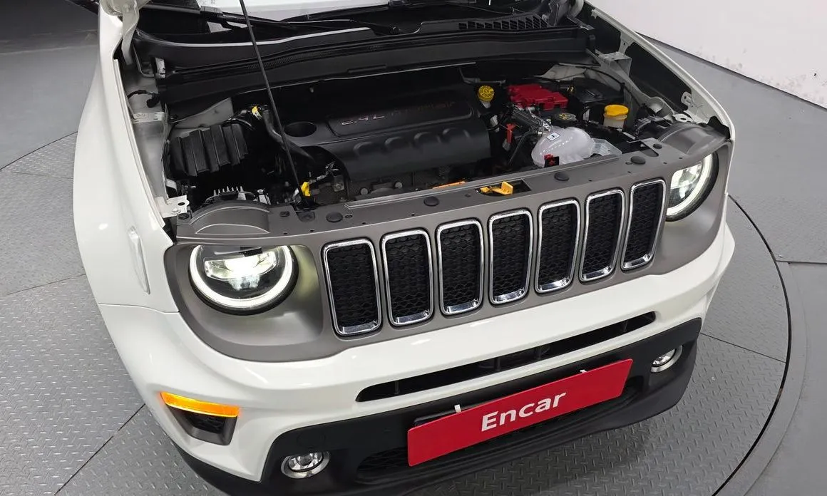 Jeep Renegade — фото 10