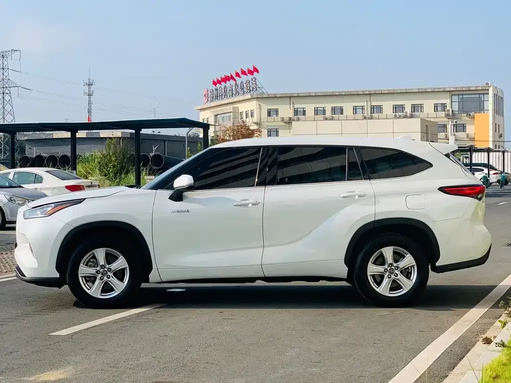 Toyota Highlander — фото 2