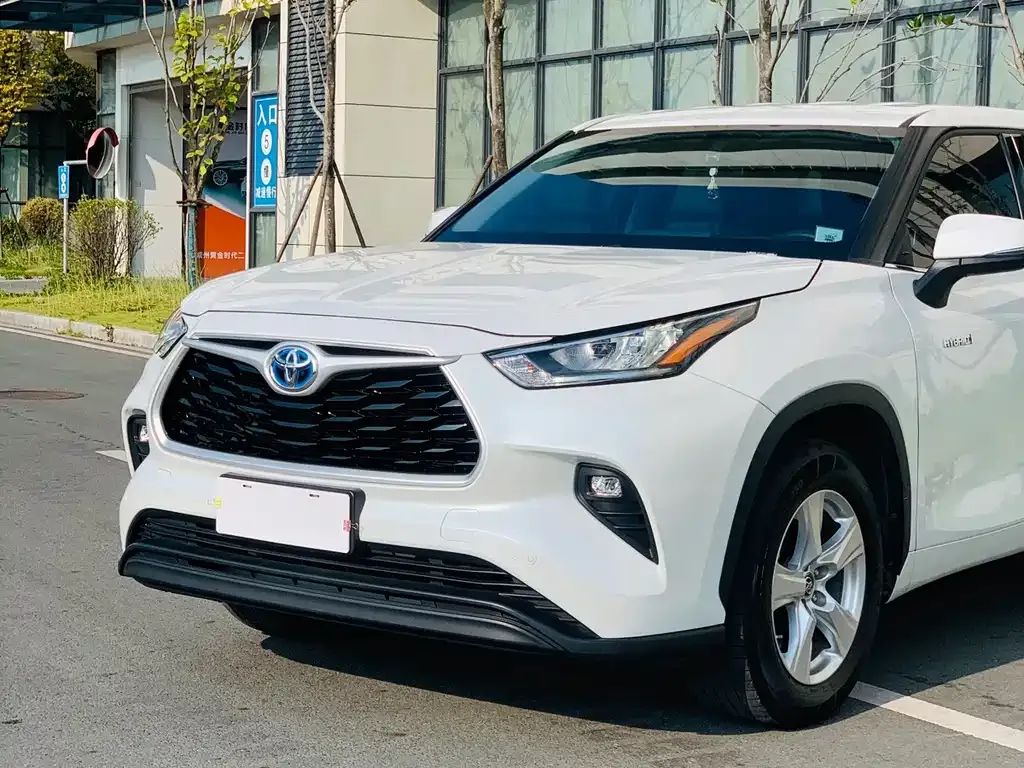 Toyota Highlander — фото 10