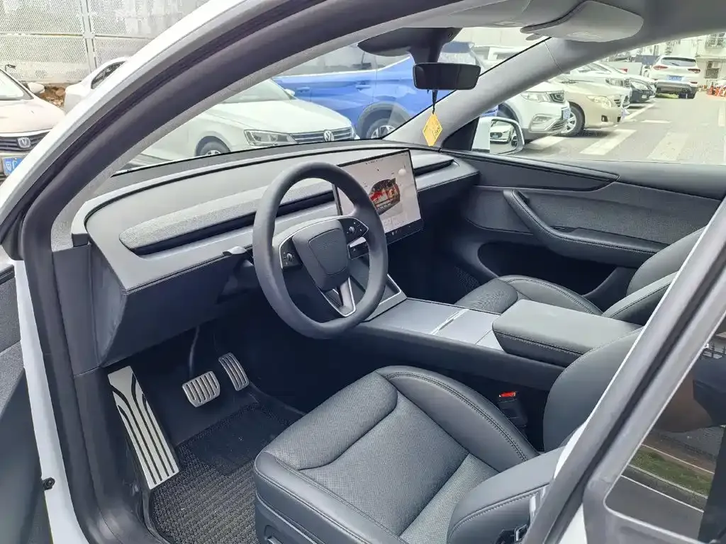 Tesla Model Y — фото 6