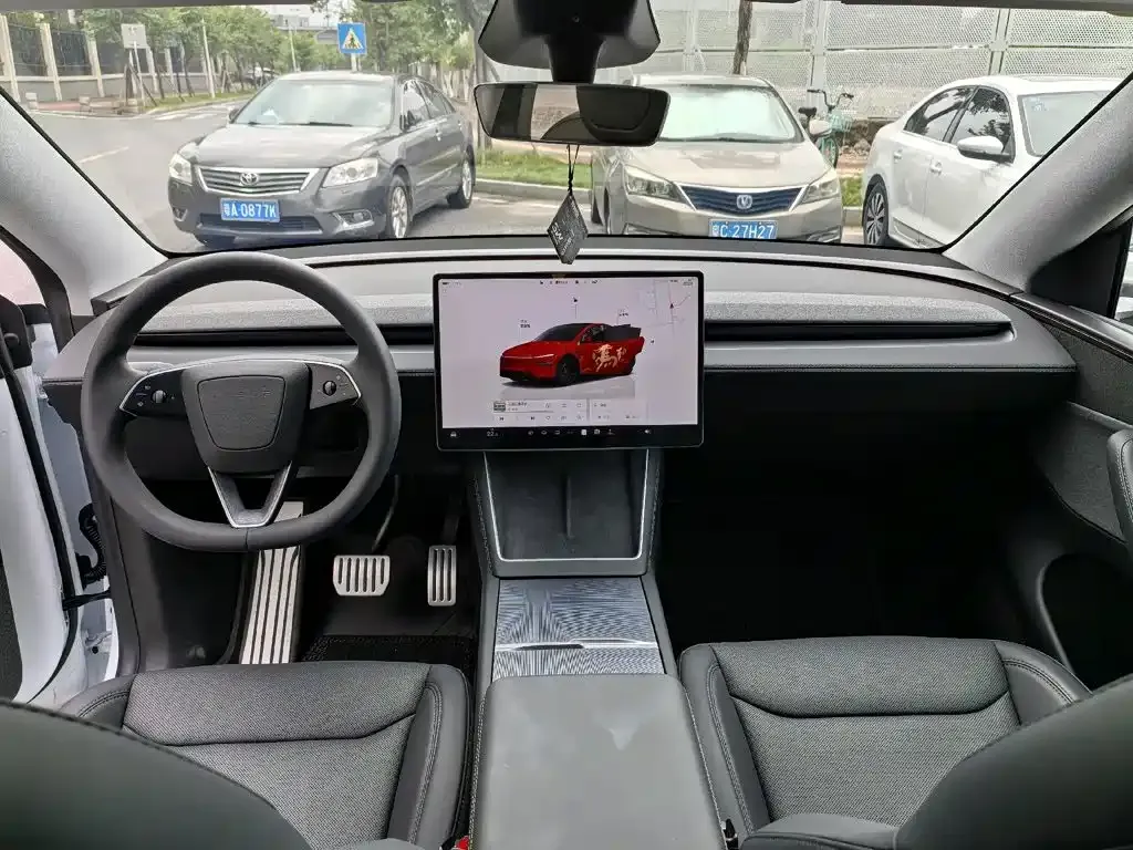 Tesla Model Y — фото 5