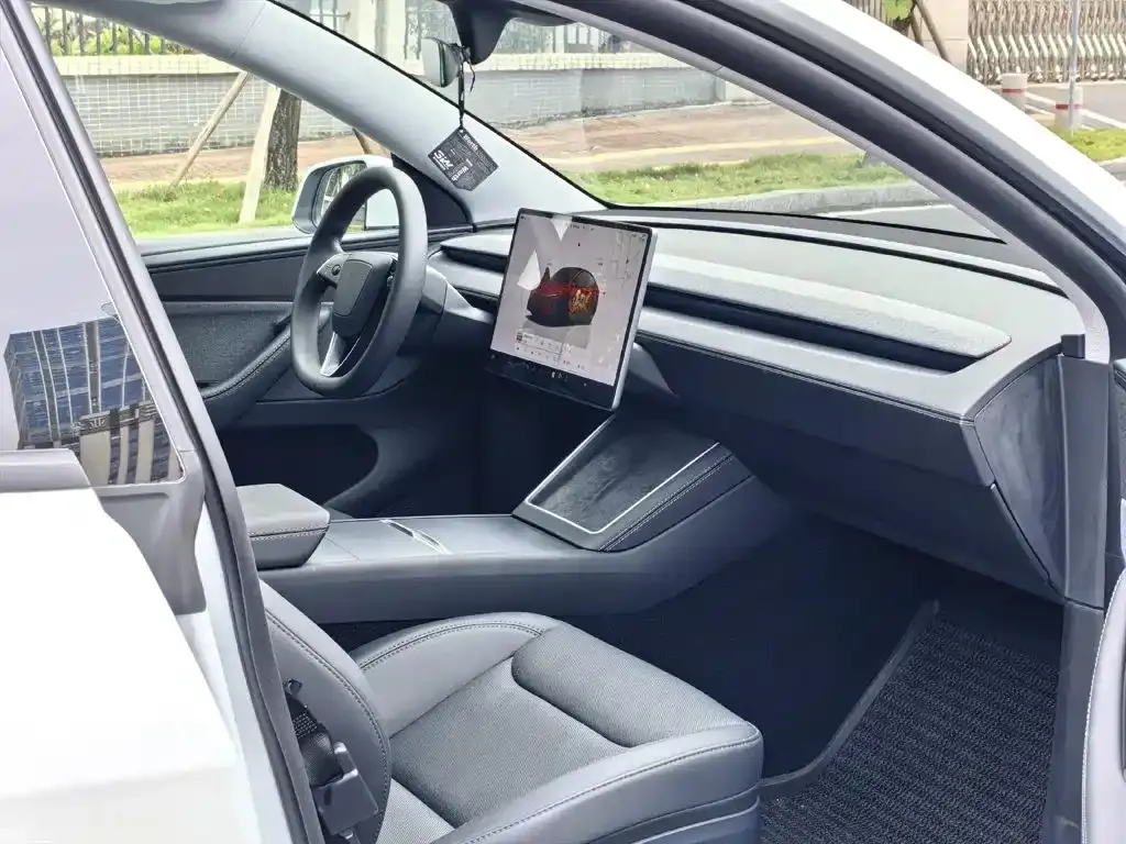 Tesla Model Y — фото 7