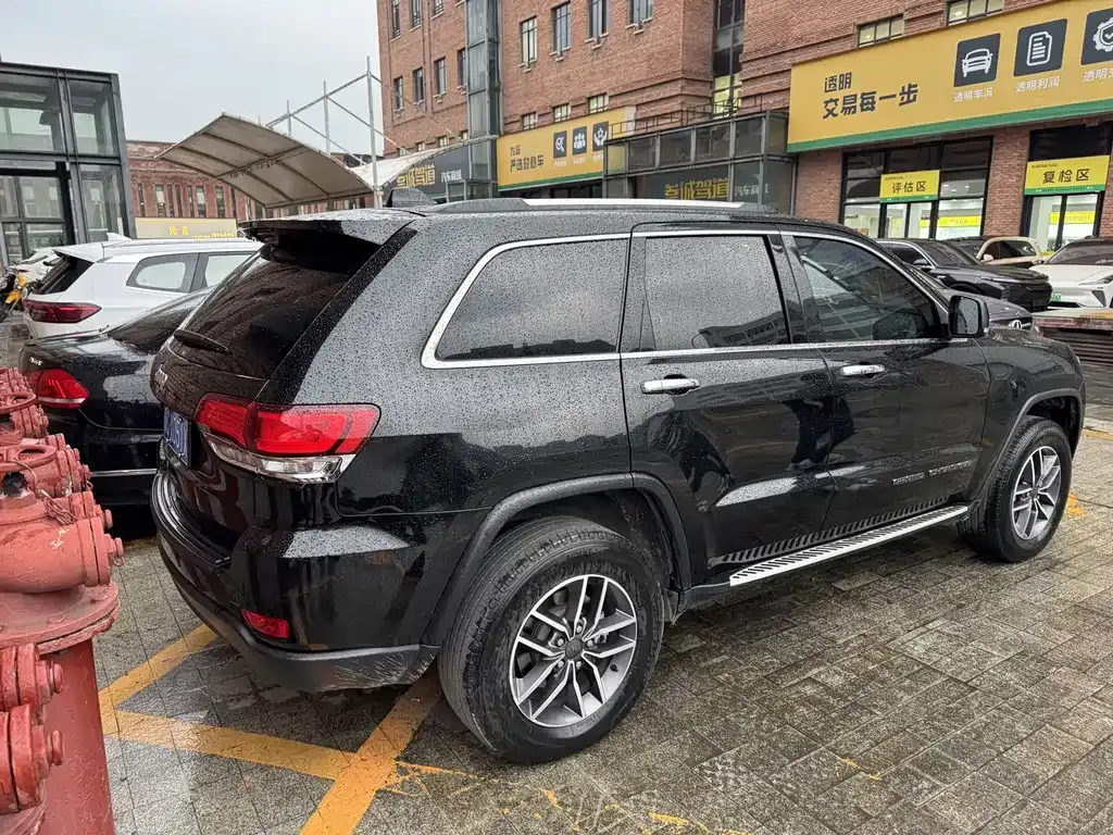 Jeep Grand Cherokee (Import) — фото 4