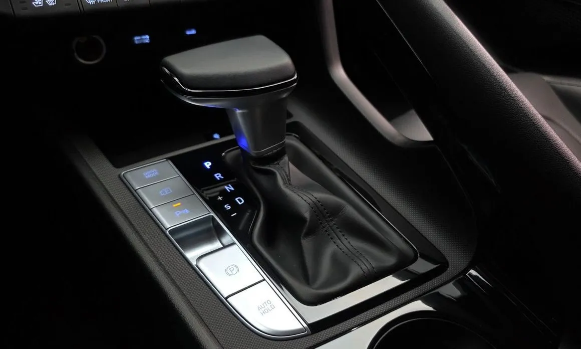 Hyundai AVANTE — фото 3