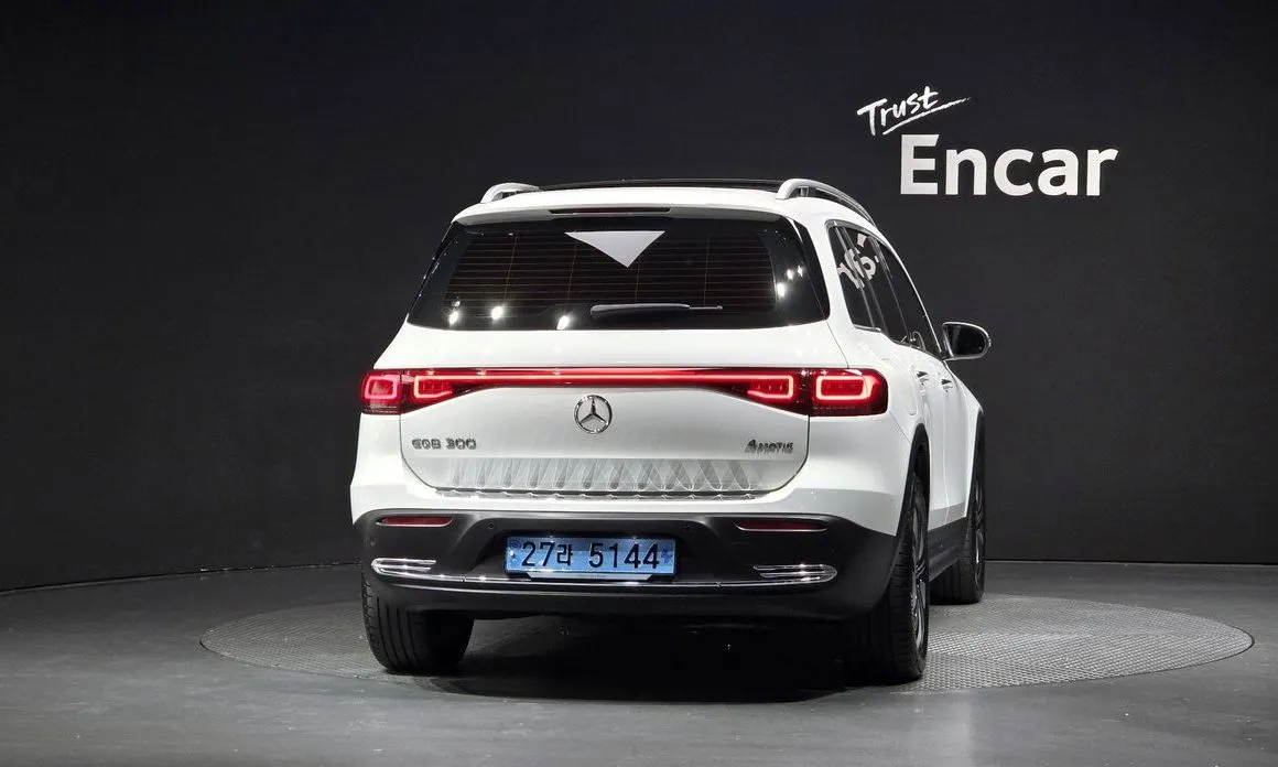 Mercedes-Benz EQB — фото 7