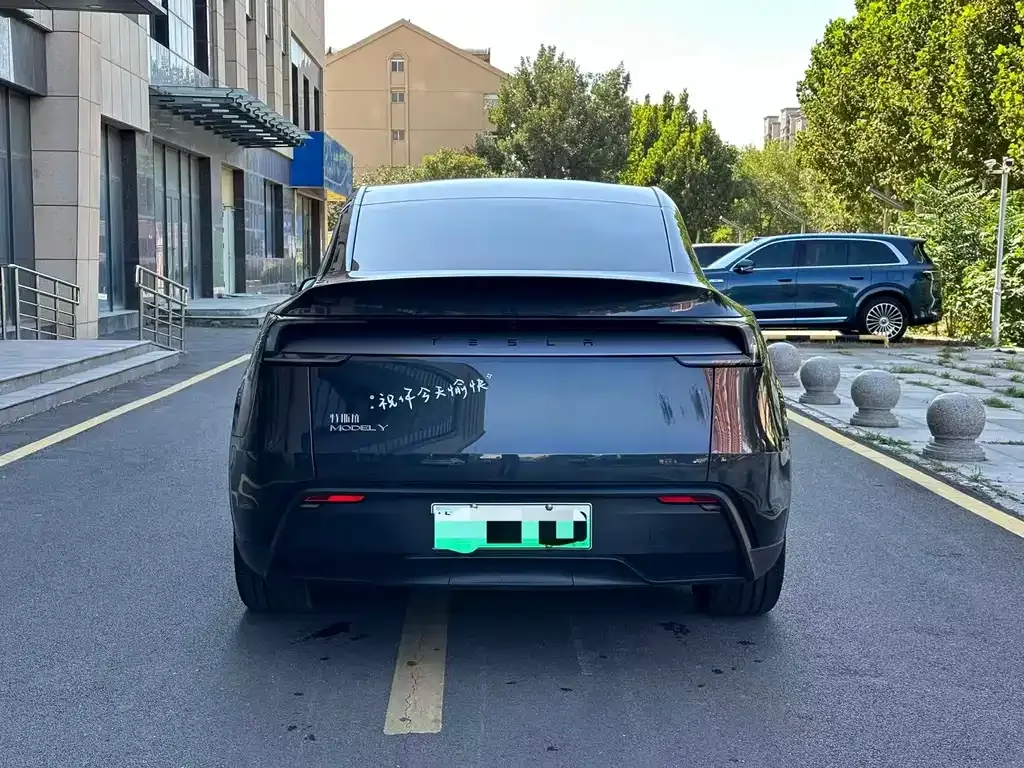 Tesla Model Y — фото 7