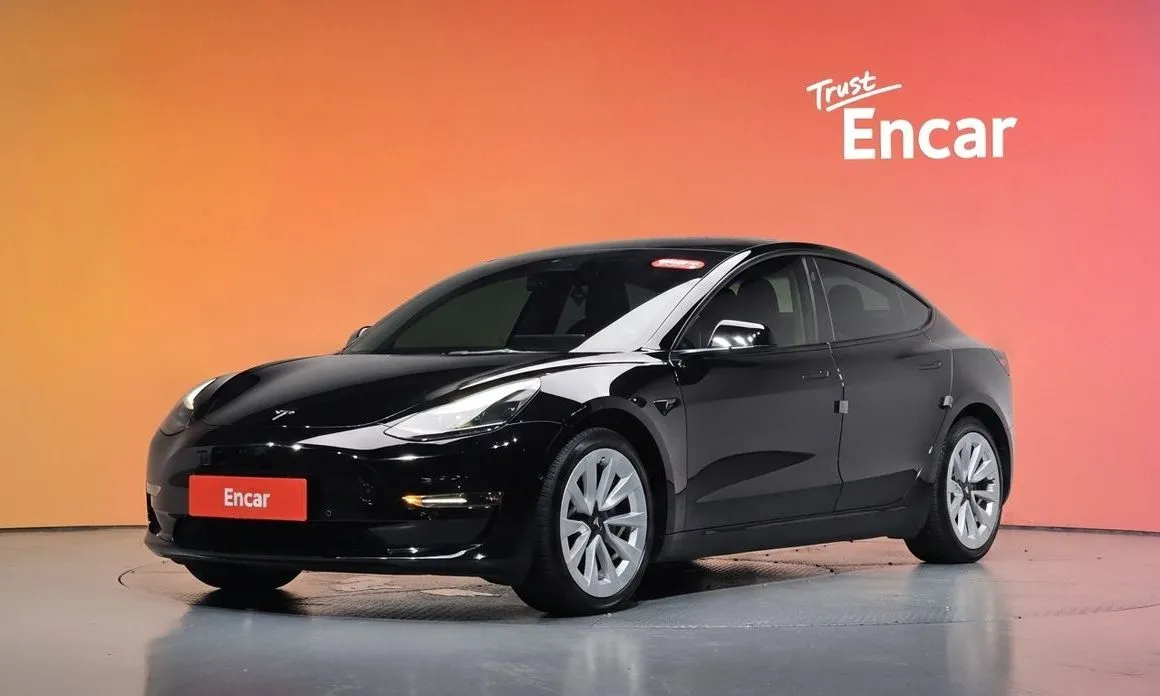 Tesla Model 3 — фото 1