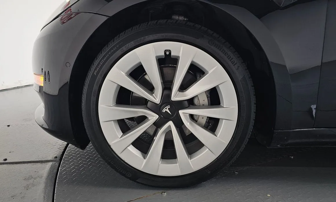 Tesla Model 3 — фото 3