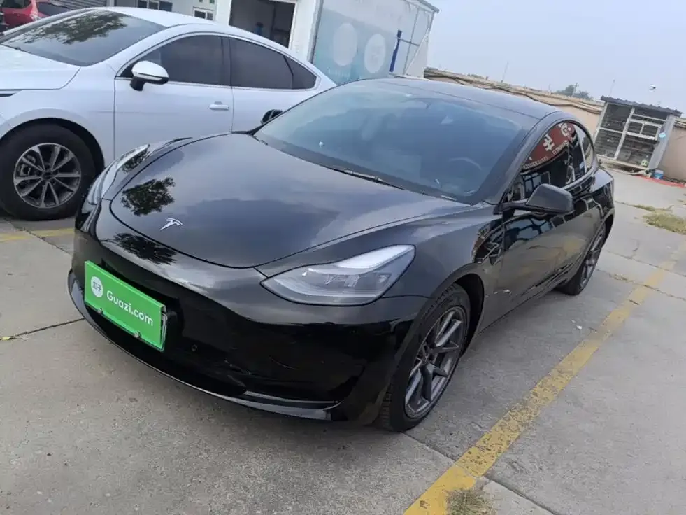 Tesla Model 3 — фото 1