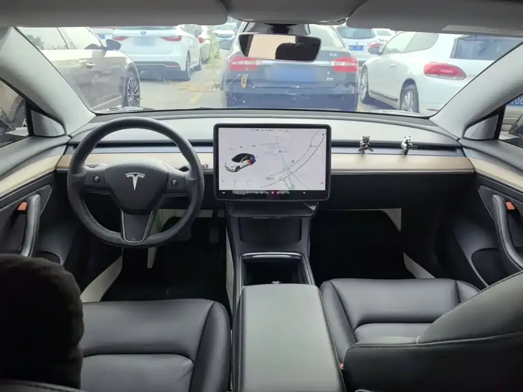 Tesla Model 3 — фото 5