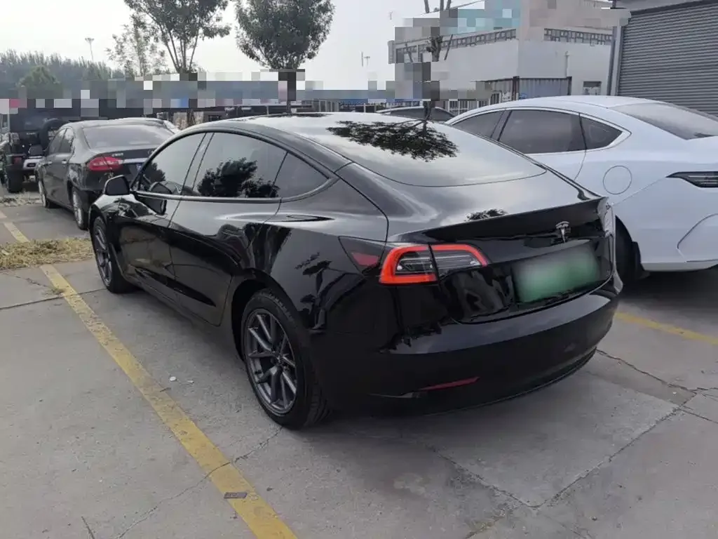Tesla Model 3 — фото 8