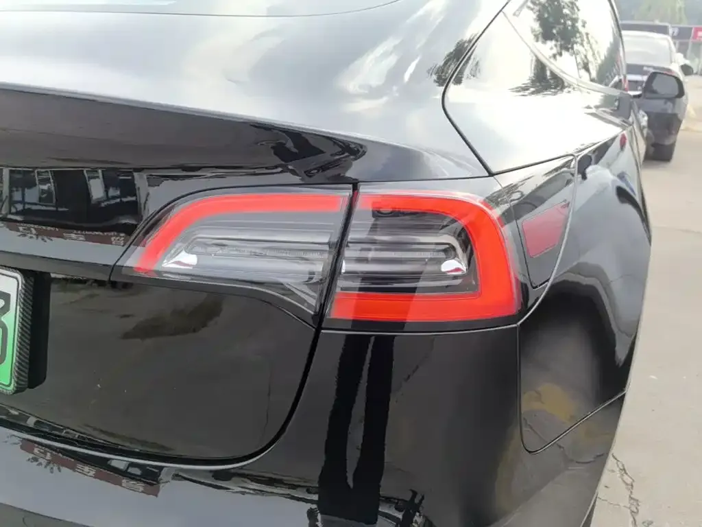 Tesla Model 3 — фото 4