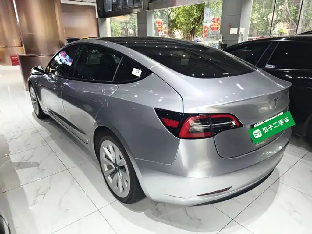 Tesla Model 3 — фото 10
