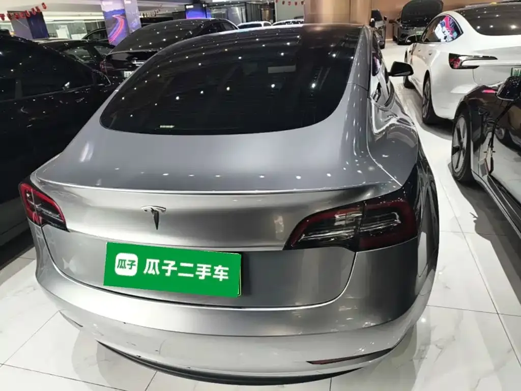 Tesla Model 3 — фото 3