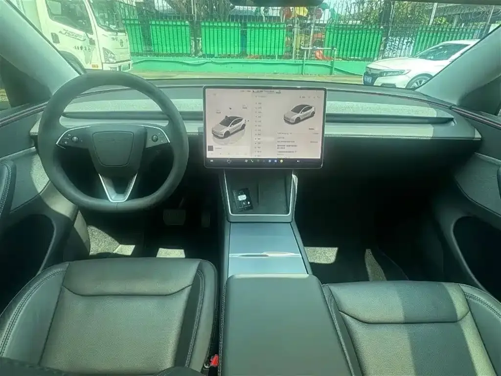 Tesla Model Y — фото 9