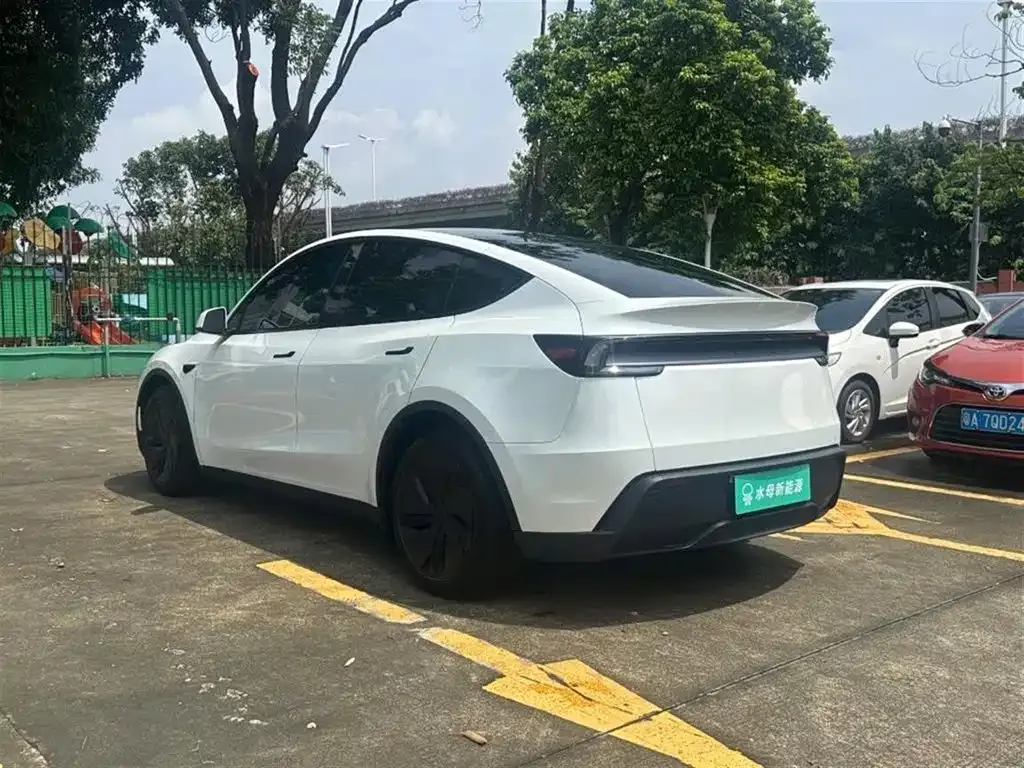 Tesla Model Y — фото 4