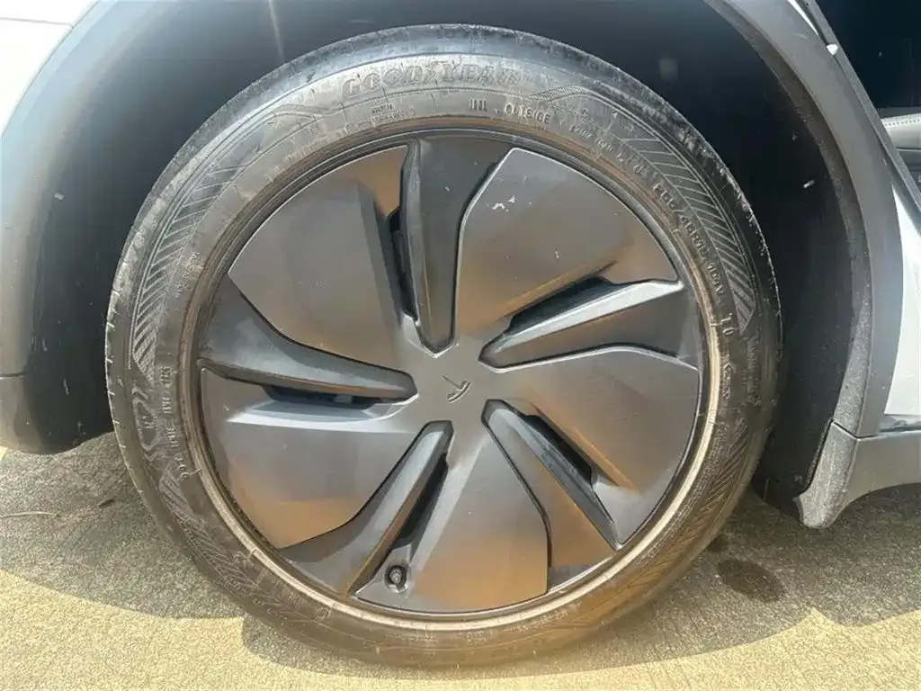 Tesla Model Y — фото 5