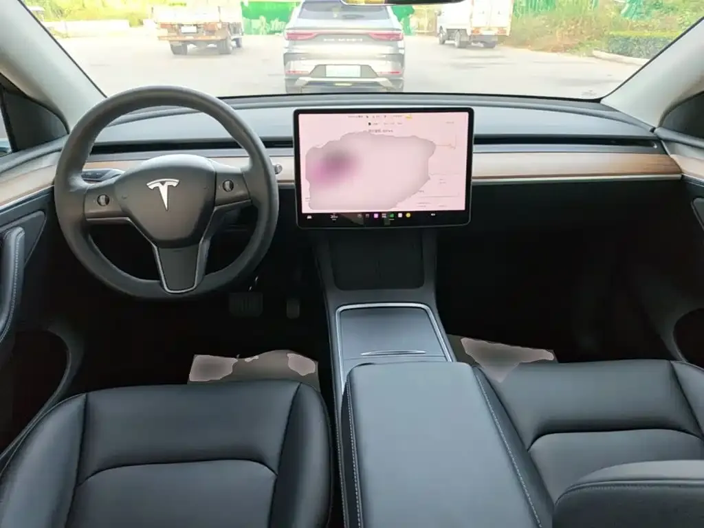 Tesla Model Y — фото 3