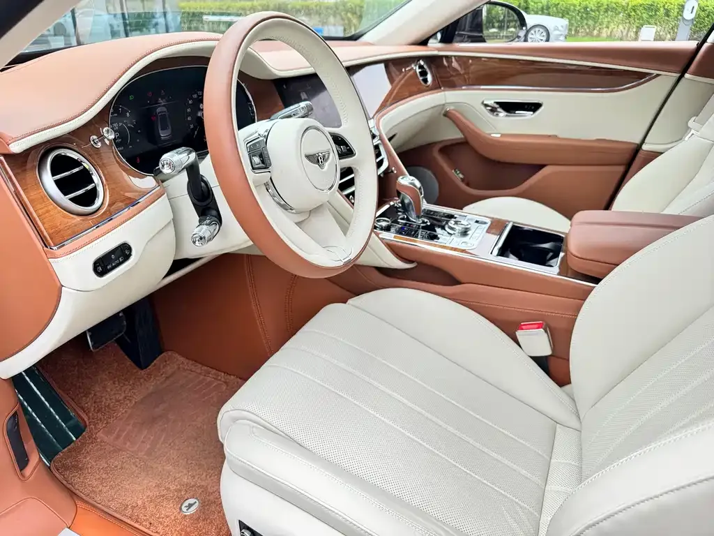Bentley Flying Spur PHEV — фото 10