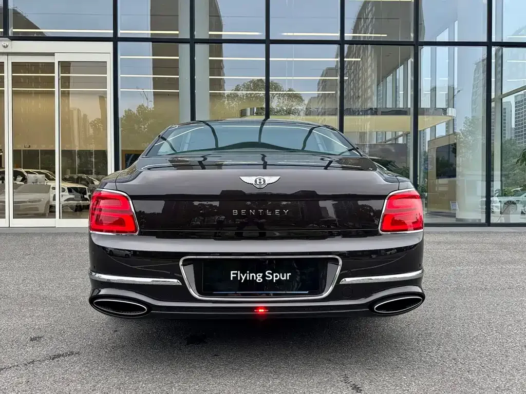 Bentley Flying Spur PHEV — фото 3