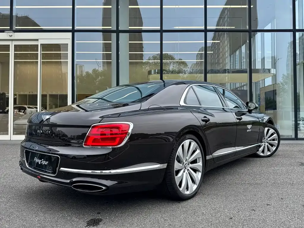 Bentley Flying Spur PHEV — фото 9