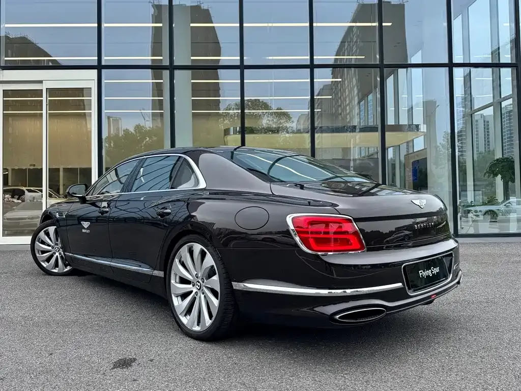 Bentley Flying Spur PHEV — фото 7