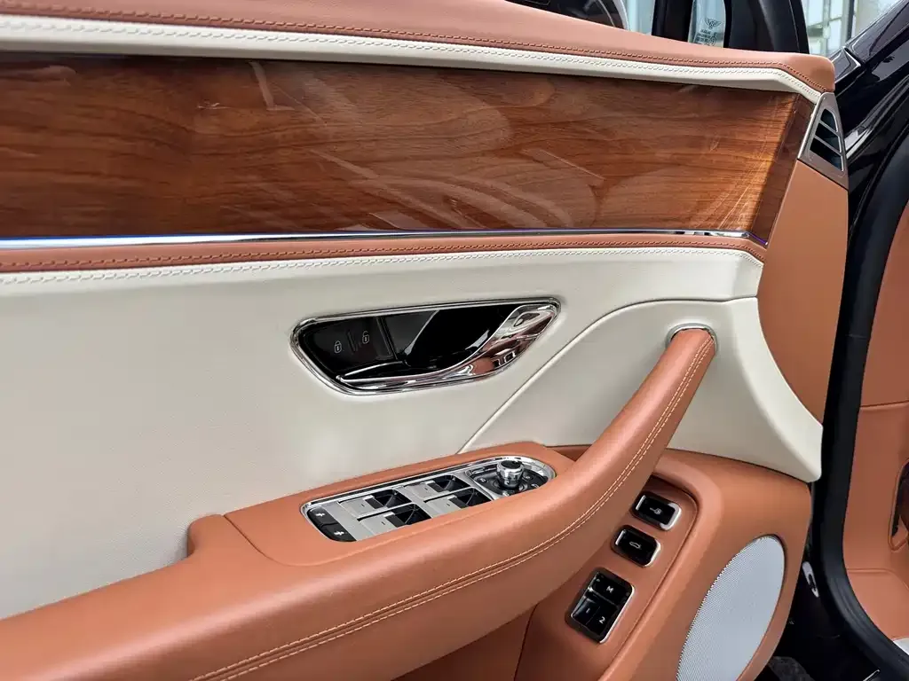 Bentley Flying Spur PHEV — фото 2